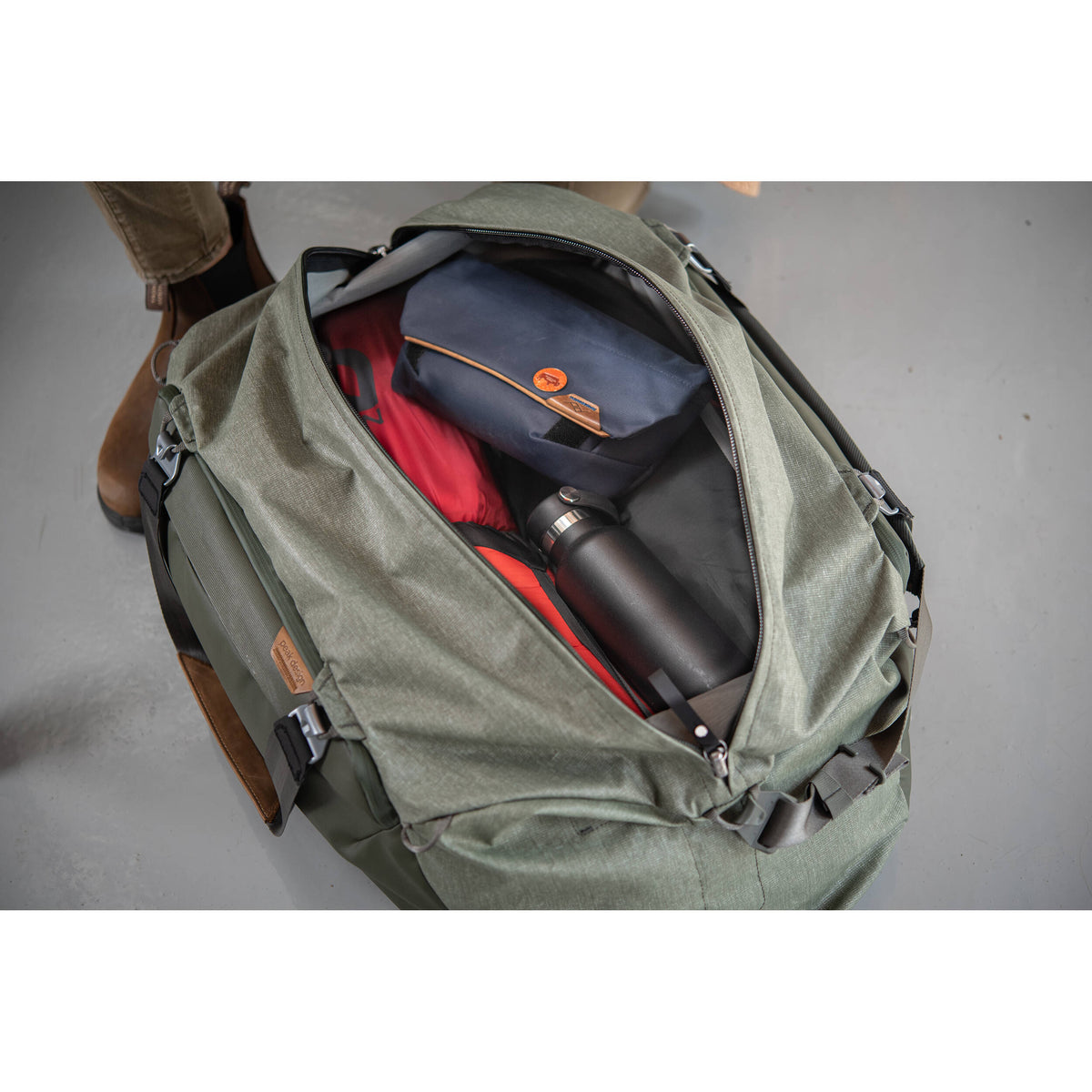 Bolso Peak Design Travel Duffel (Sage, 65L) (BTRD-65-SG-2) - puertos y conexiones