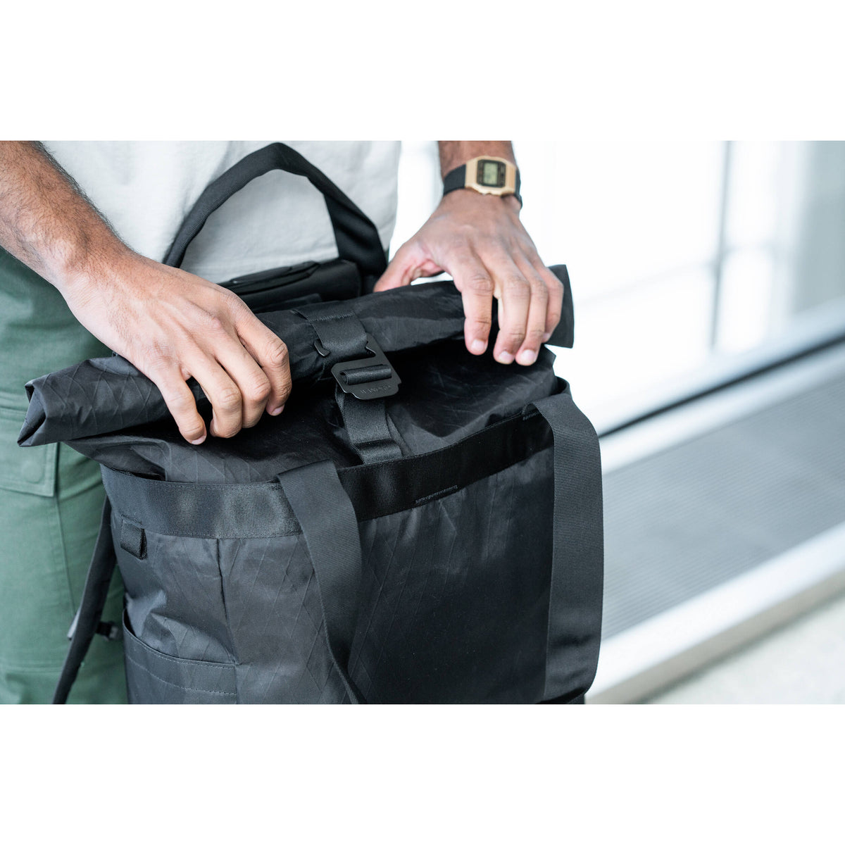 Bolso WANDRD Backpack (Negro, 20L) - contenido de la caja