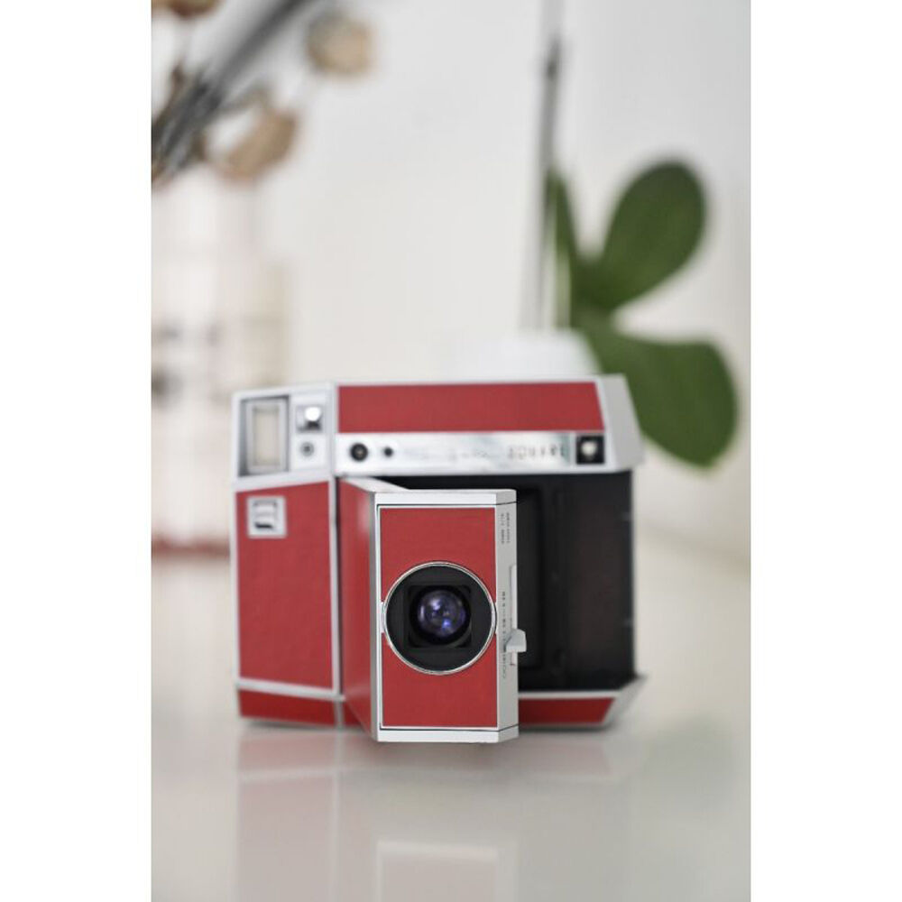 Cámara Analógica Lomography Lomo'Instant Square Glass y Kit de Accesorios (Pigalle) - puertos y conexiones