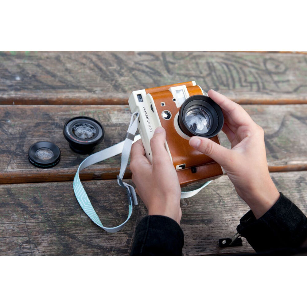 Cámara Analógica Lomography Lomo'Instant y 3 Lentes (Edición Sanremo) - en uso