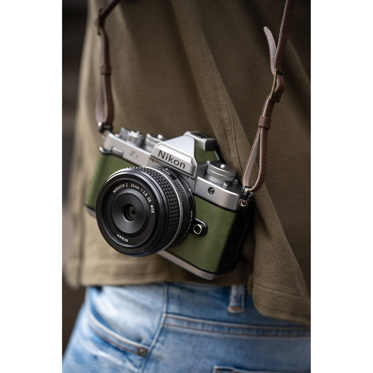Cámara Digital Nikon Zf Mirrorless 24.5MP Full Frame Plata y Verde Musgo