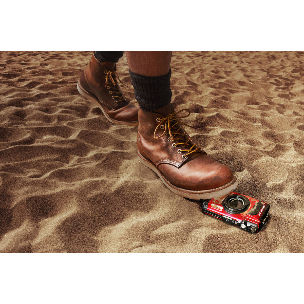 Cámara Digital OM System Tough TG-7 Sumergible Roja