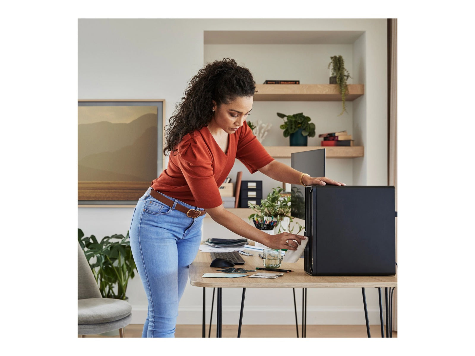 Computador de Escritorio Lenovo ThinkCentre M90t Gen 5 12V2, Intel Core i5 I5-14500 14 Núcleos, 32GB DDR5, SSD - vista 6