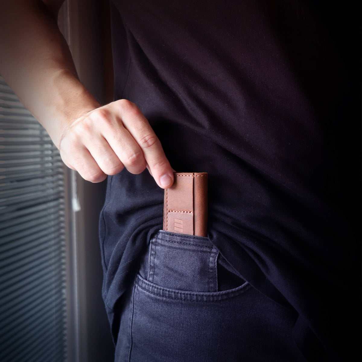 Estuche para Tarjetas MegaGear Leather SD (Camel) - detalle