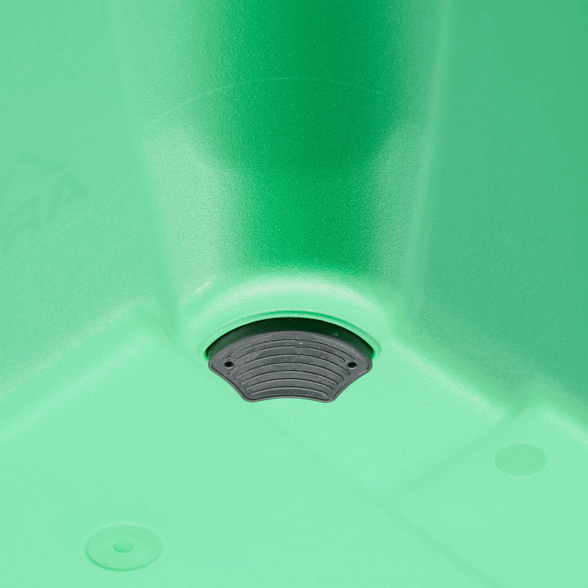 Estuche Rígido Alstora Protective Storage (Grass Verde, 46L) - en uso