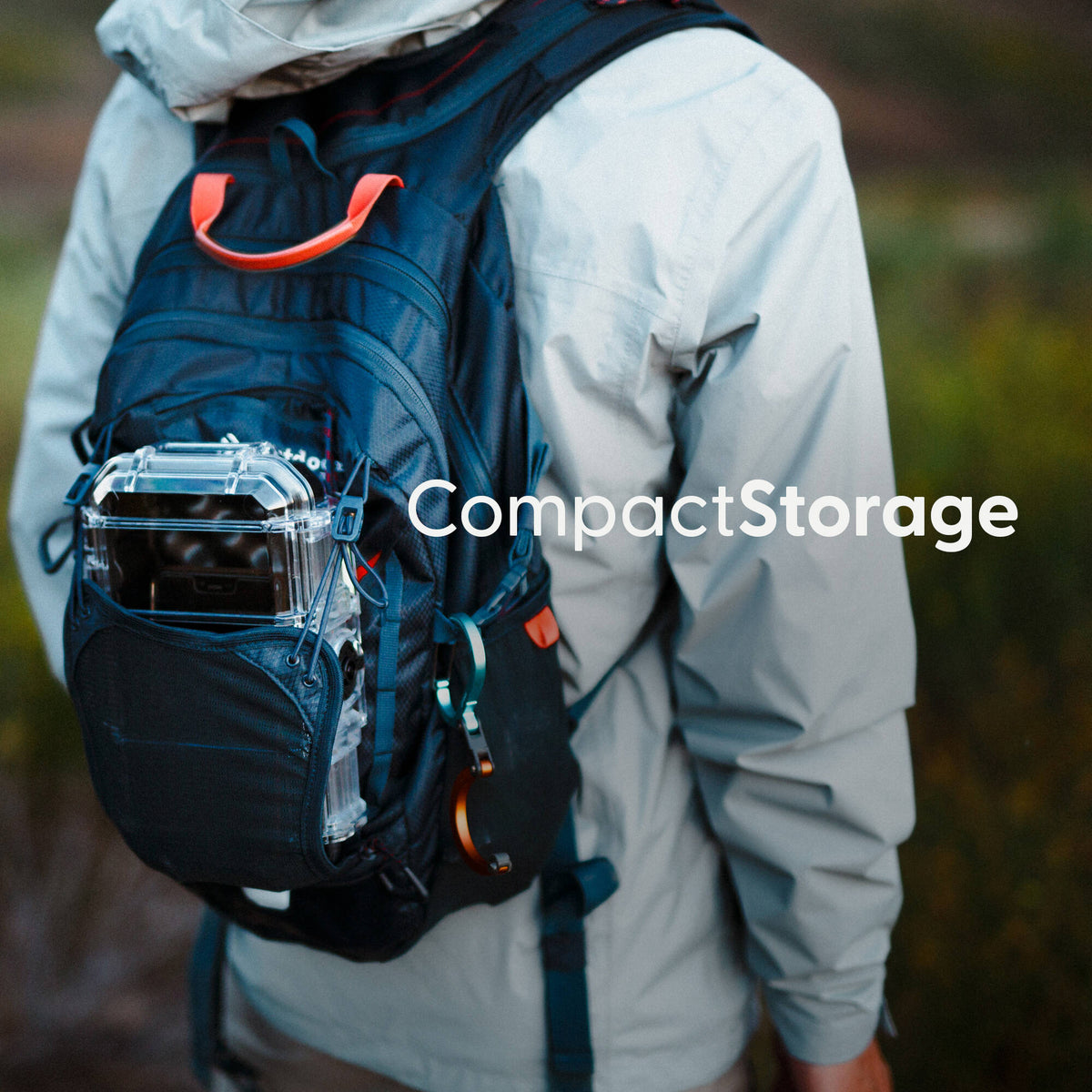 Estuche Rígido Evergreen Cases Tech con Rubber Liner (Naranja, Mediano) - en uso