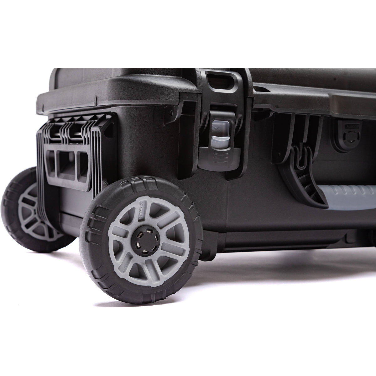 Estuche Rígido Nanuk 935 con Heavy-Duty Wheels, N-Cubik 13L inserto & organizador en la tapa (28.5L) - vista lateral