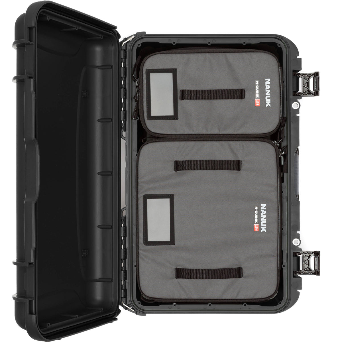 Estuche Rígido Nanuk 935 Pro Photo Kit con N-Cubik inserto (Negro, 28.5L) - en uso