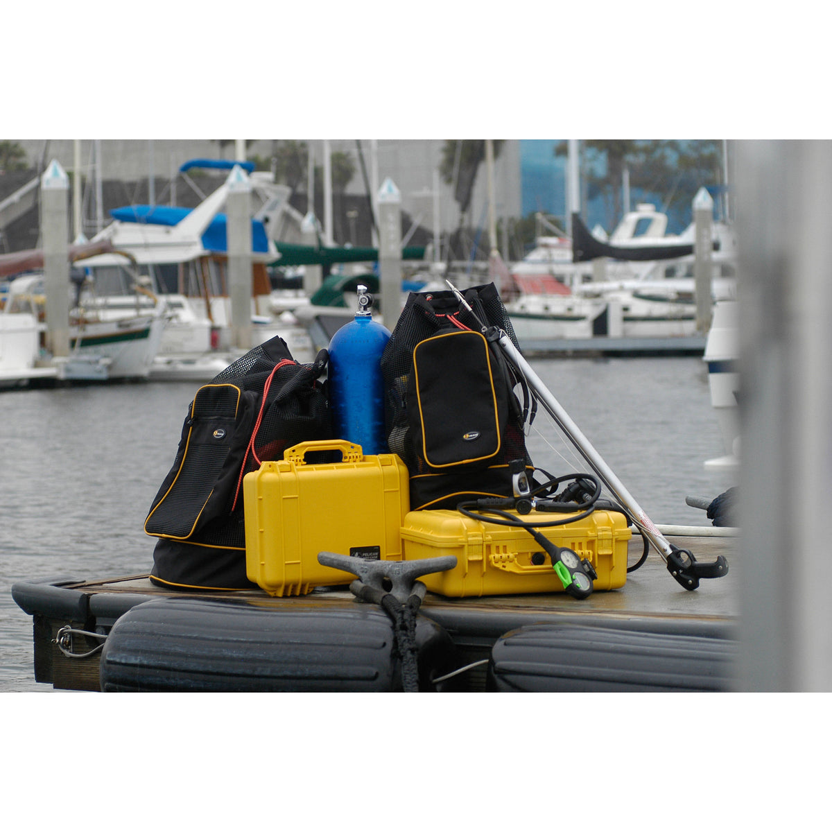 Estuche Rígido Pelican 1450 con espuma (Amarillo) - contenido de la caja