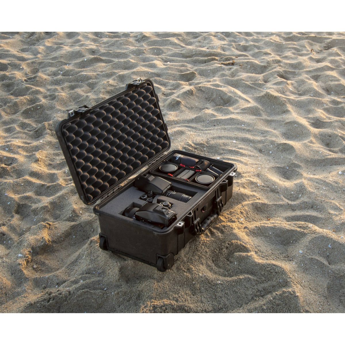 Estuche Rígido Pelican 1510 Protector con divisores TrekPak y espuma (Negro) - puertos y conexiones