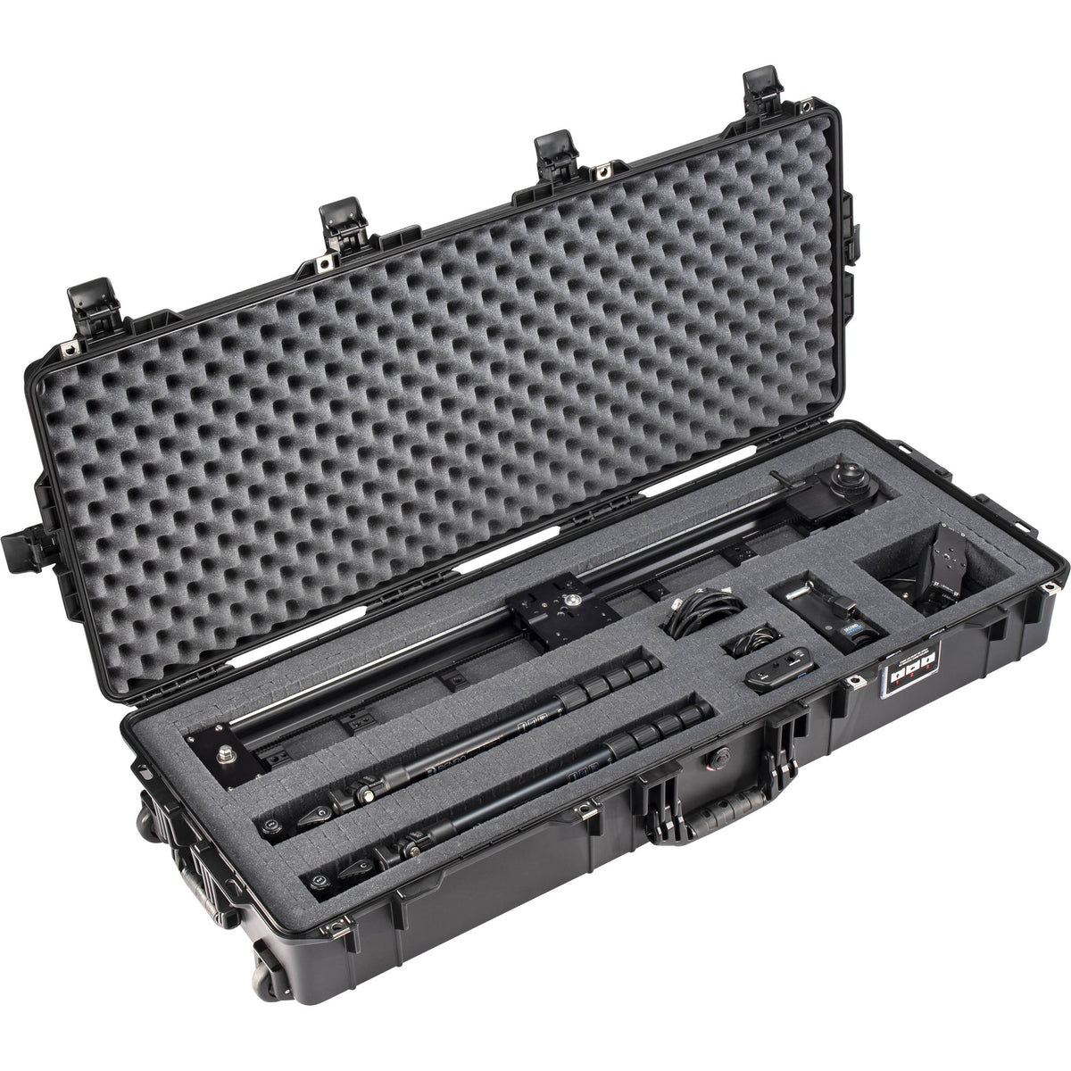 Estuche Rígido Pelican 1745AirWF con ruedas Hard largo con espuma (Negro) - en uso