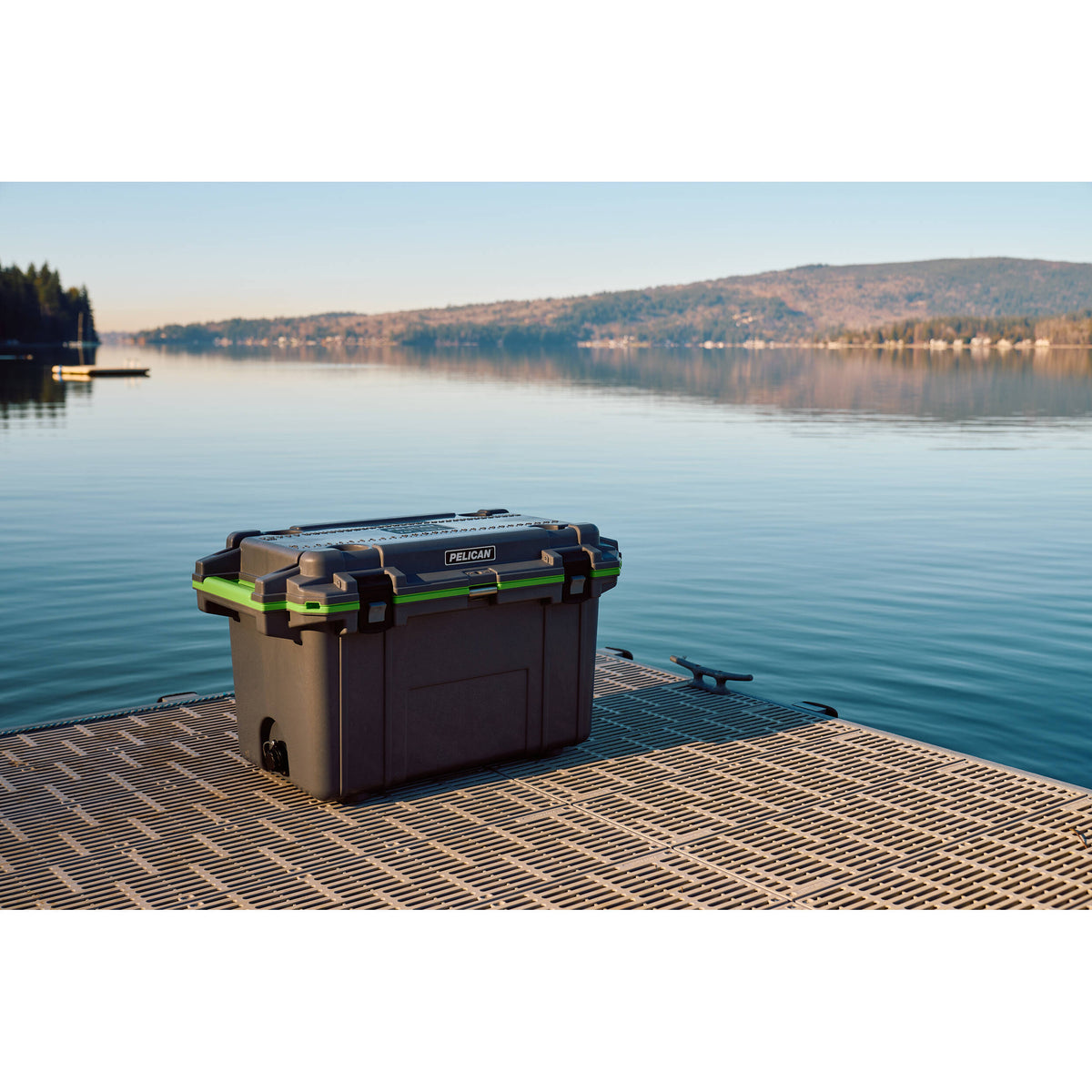 Estuche Rígido Pelican 70QT Elite Cooler (Midnight Azul / Blanco) - detalle