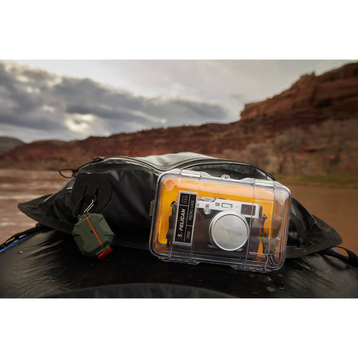 Estuche Rígido Pelican M50 Waterproof Hard Micro (Negro) - contenido de la caja