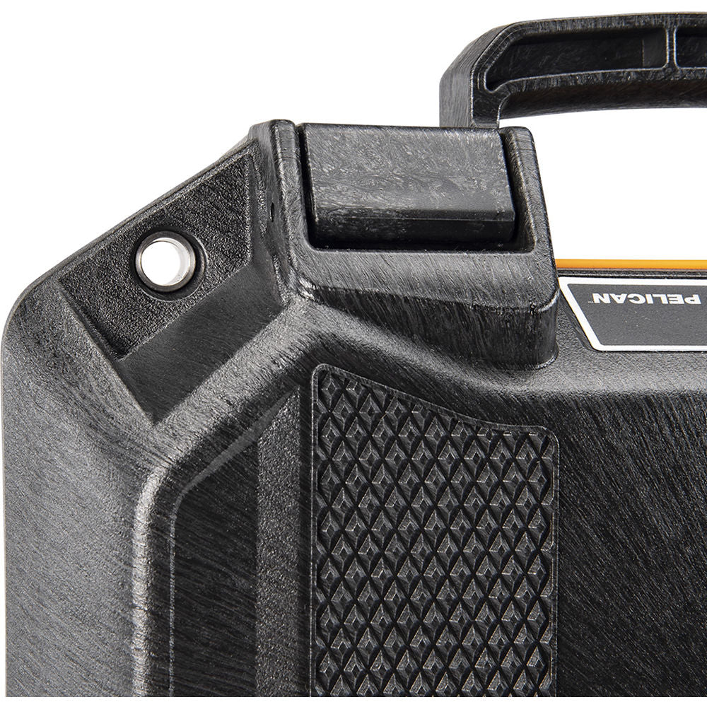 Estuche Rígido Pelican Vault V100 con espuma (Negro, 6.5L) - en uso