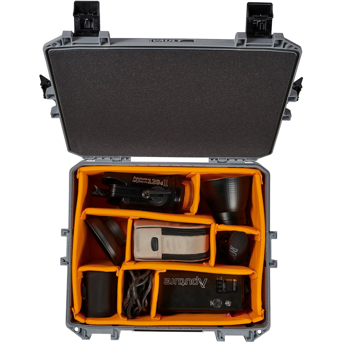 Estuche Rígido Pelican Vault V600WD con divisores acolchados (Gris, 55.5L) - en uso