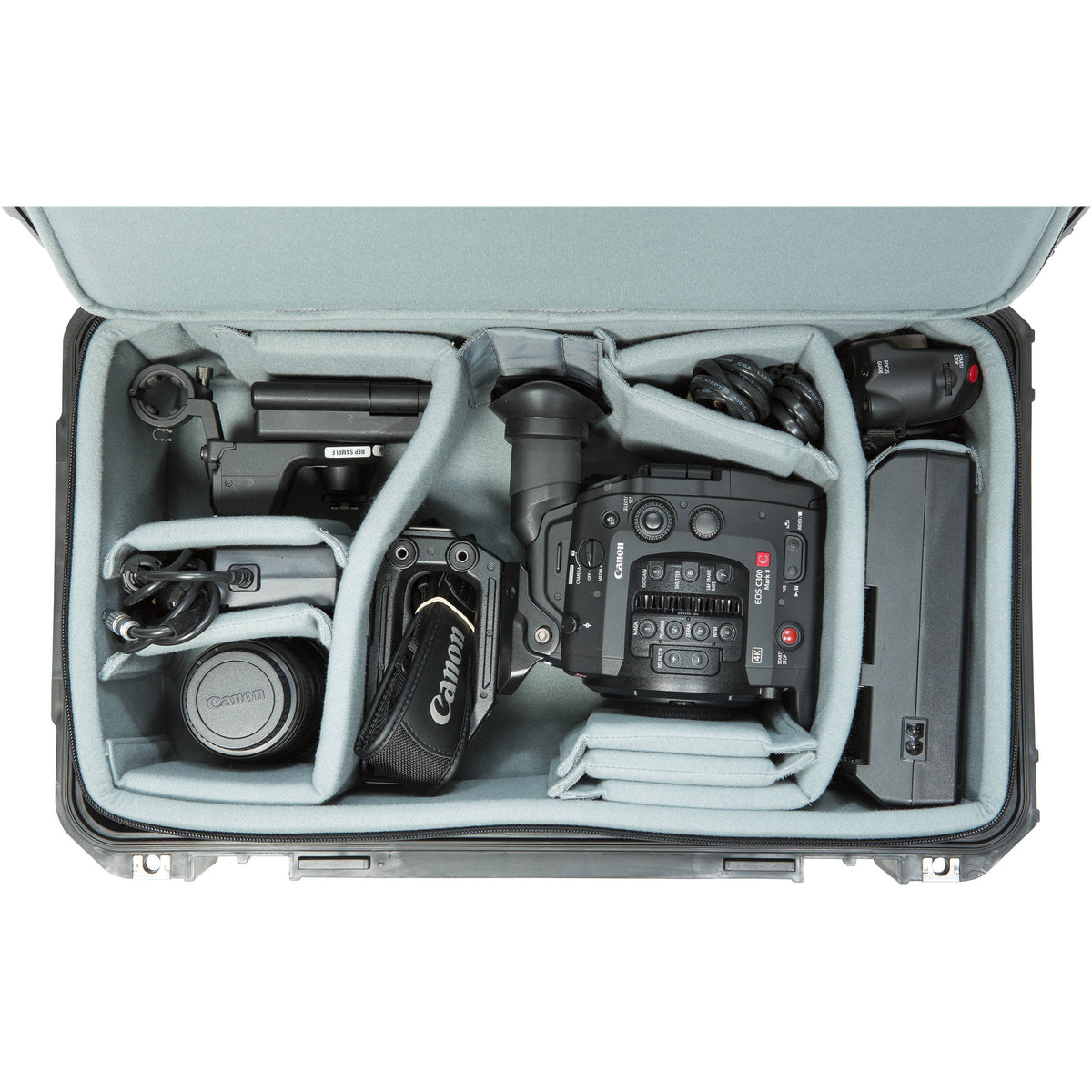 Estuche Rígido SKB iSeries 2011-7 con Think Tank Removable Zippered divisores Interior (Negro) - en uso