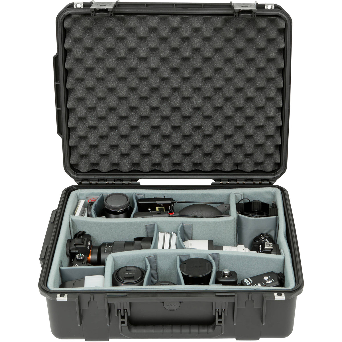 Estuche Rígido SKB iSeries 2015-7 con Think Tank Photo divisores y tapa con espuma (Negro) - puertos y conexiones