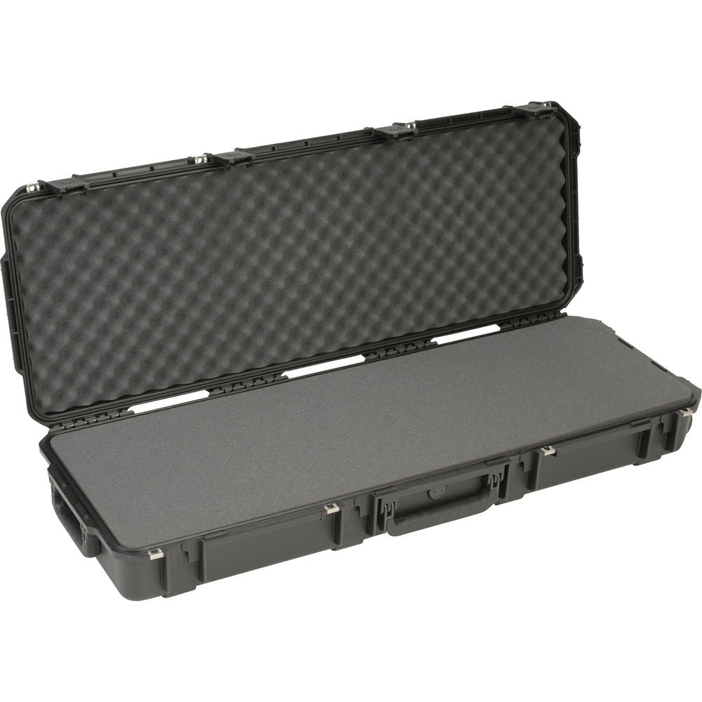 Estuche Rígido SKB iSeries 4214-5 Waterproof con ruedas utilitario con Layered espuma (Negro) - en uso