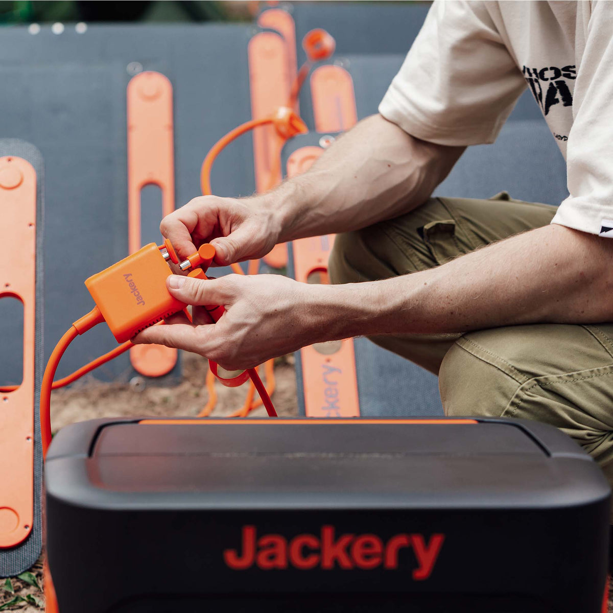 Cable-Jackery-Explorer-con-Panel-Solar-de-200-W-medidas