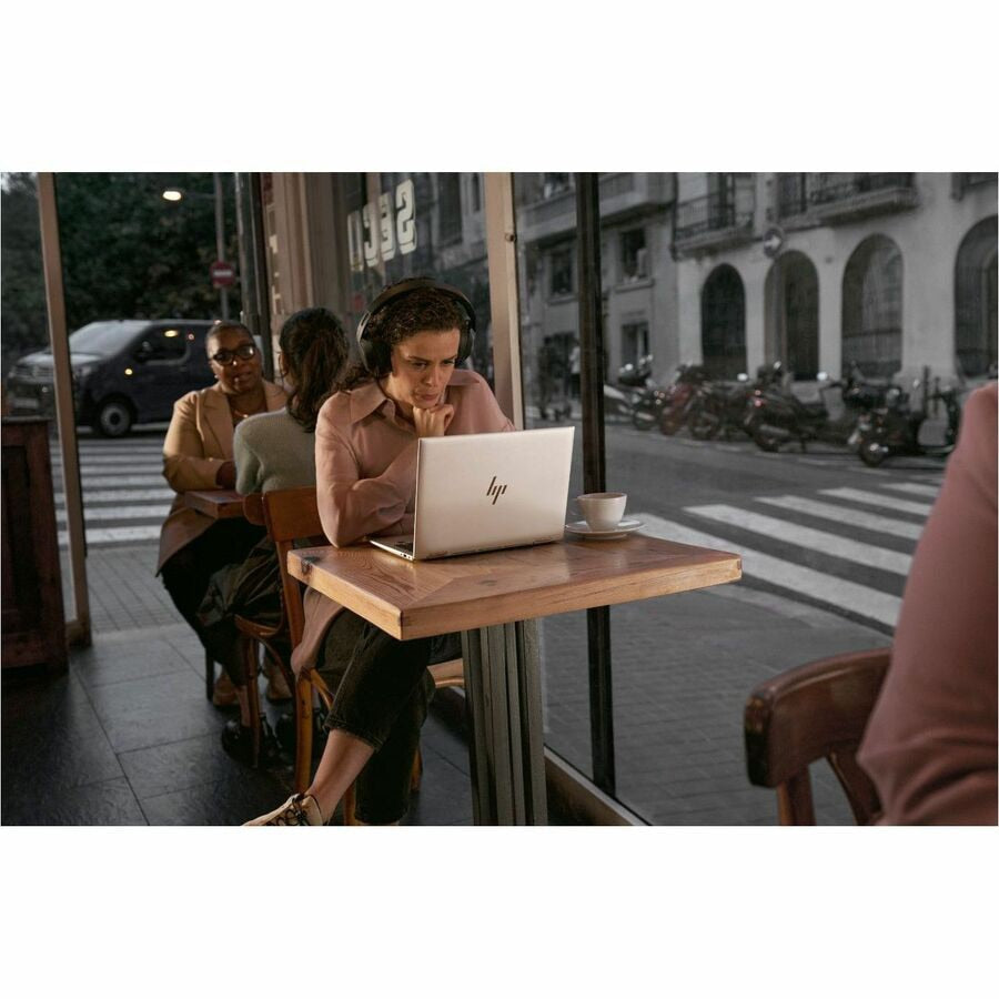 Laptop HP EliteBook 14", Intel Core Ultra 5 235U 12 Núcleos, 16GB DDR5, 512 GB PCIe NVMe SSD - vista 4