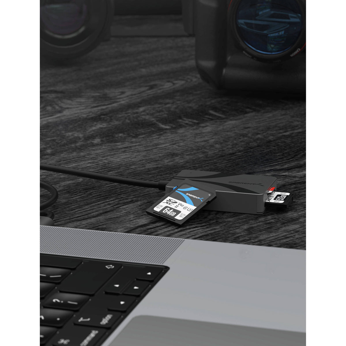 Lector de Tarjetas Sabrent Dual-ranuras SDXC & microSDXC UHS-II USB-C 3.2 Gen 1 - contenido de la caja