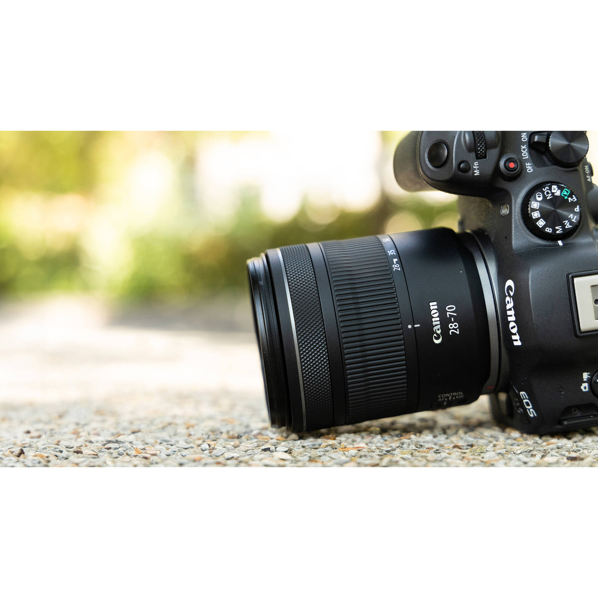 Lente Canon RF 28-70mm f/2.8 IS STM - contenido de la caja