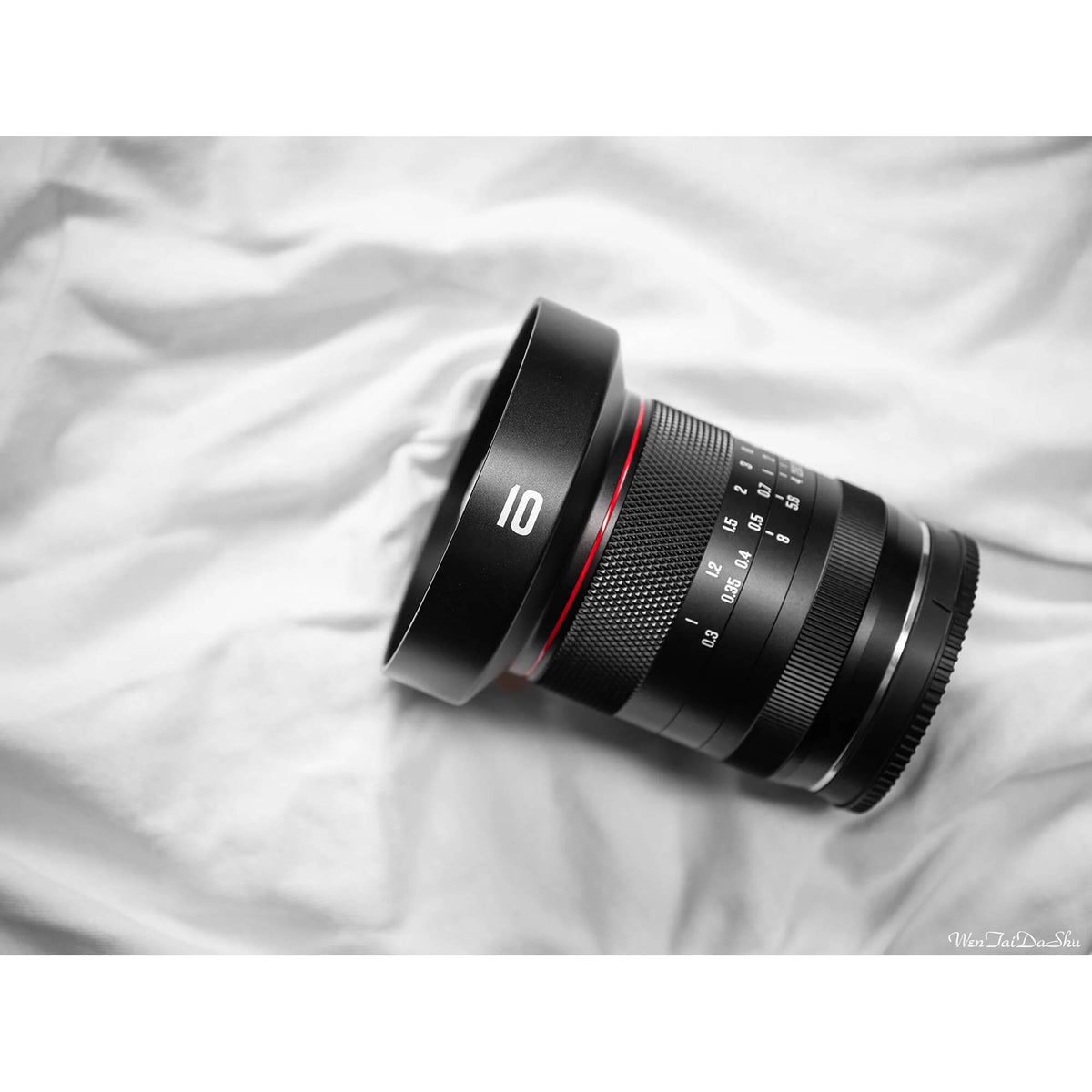 Lente Meike 10mm f/2 APS-C Manual Focus para FUJI X - detalle