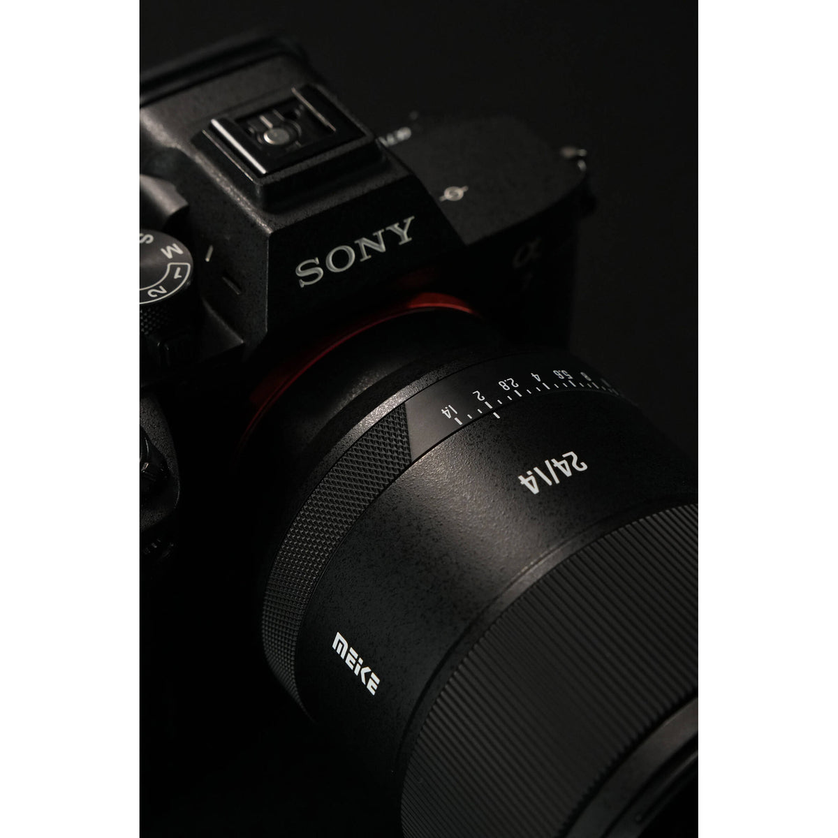 Lente Meike 24mm f/1.4 AF - puertos y conexiones