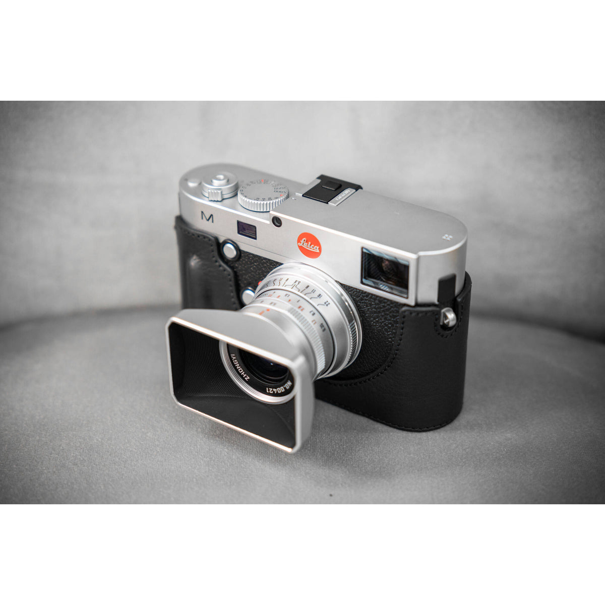 Lente Mitakon Zhongyi Creator 28mm f/5.6 - contenido de la caja
