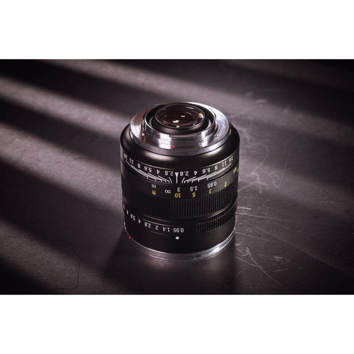 Lente Mitakon Zhongyi Speedmaster 17mm f/0.95 (Negro) - vista trasera