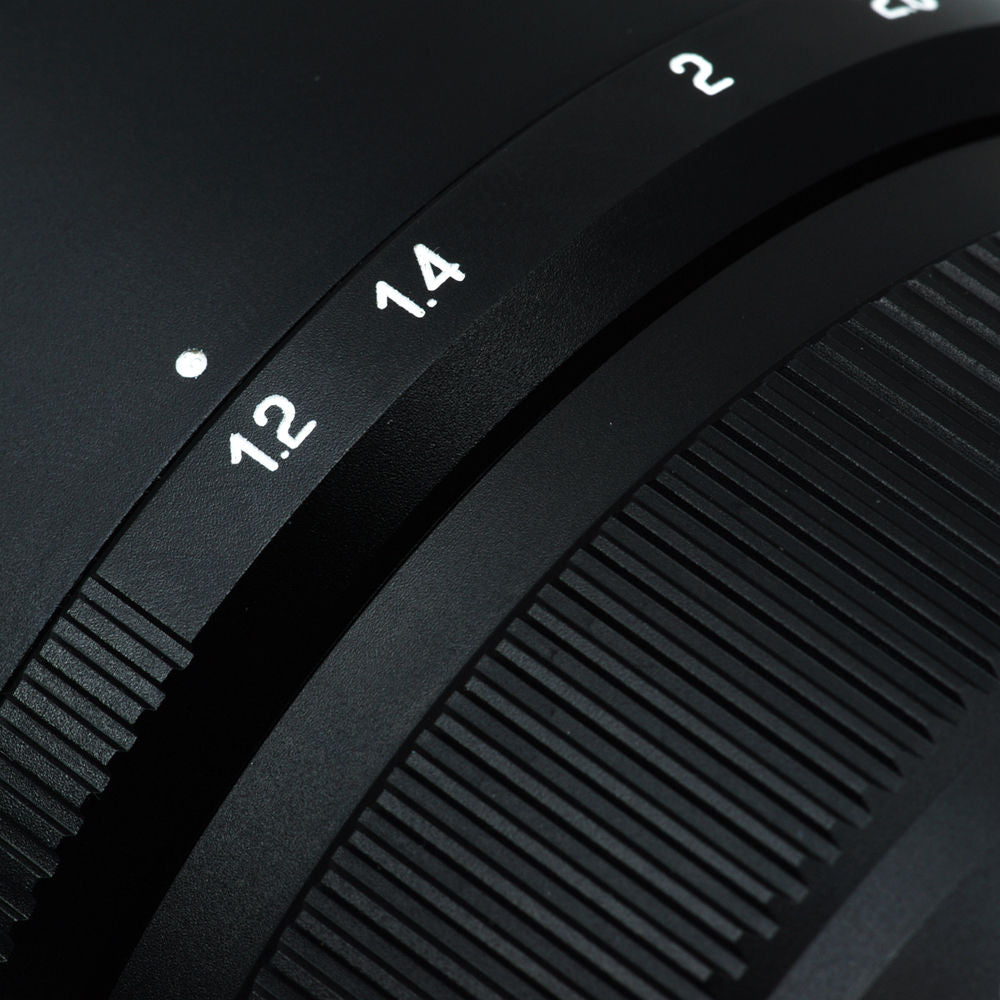 Lente Mitakon Zhongyi Speedmaster 85mm f/1.2 - contenido de la caja