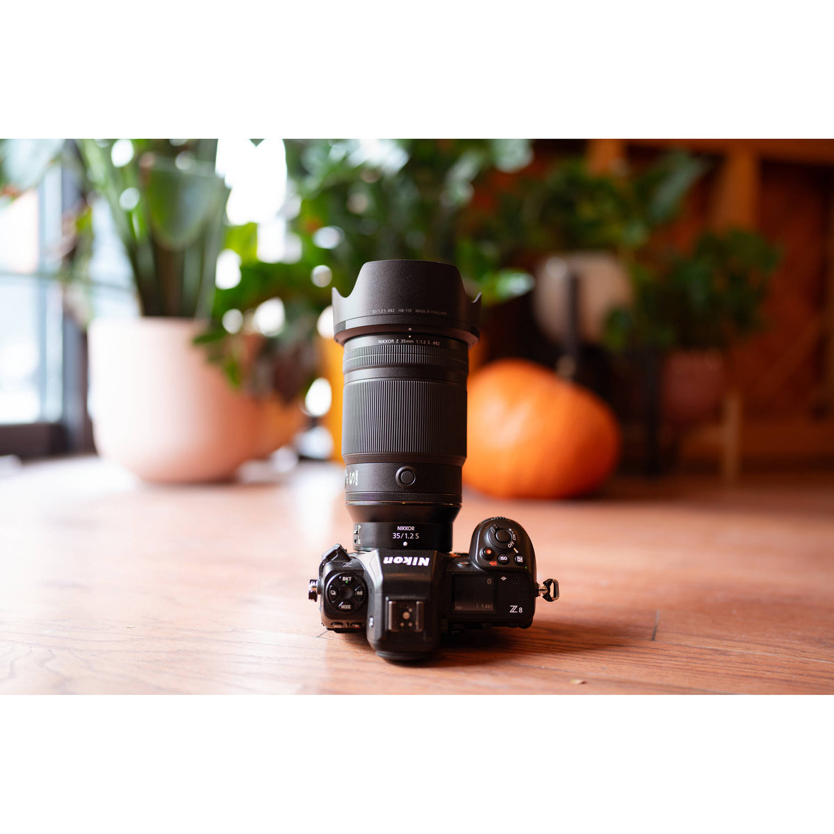 Lente Nikon NIKKOR Z 35mm f/1.2 S - contenido de la caja