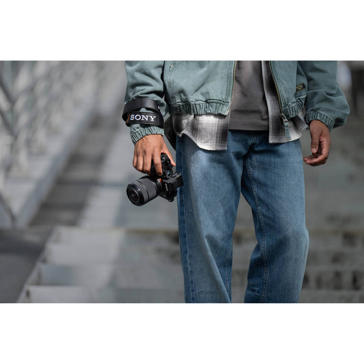 Lente Sony FE 28-70mm f/3.5-5.6 OSS II - contenido de la caja