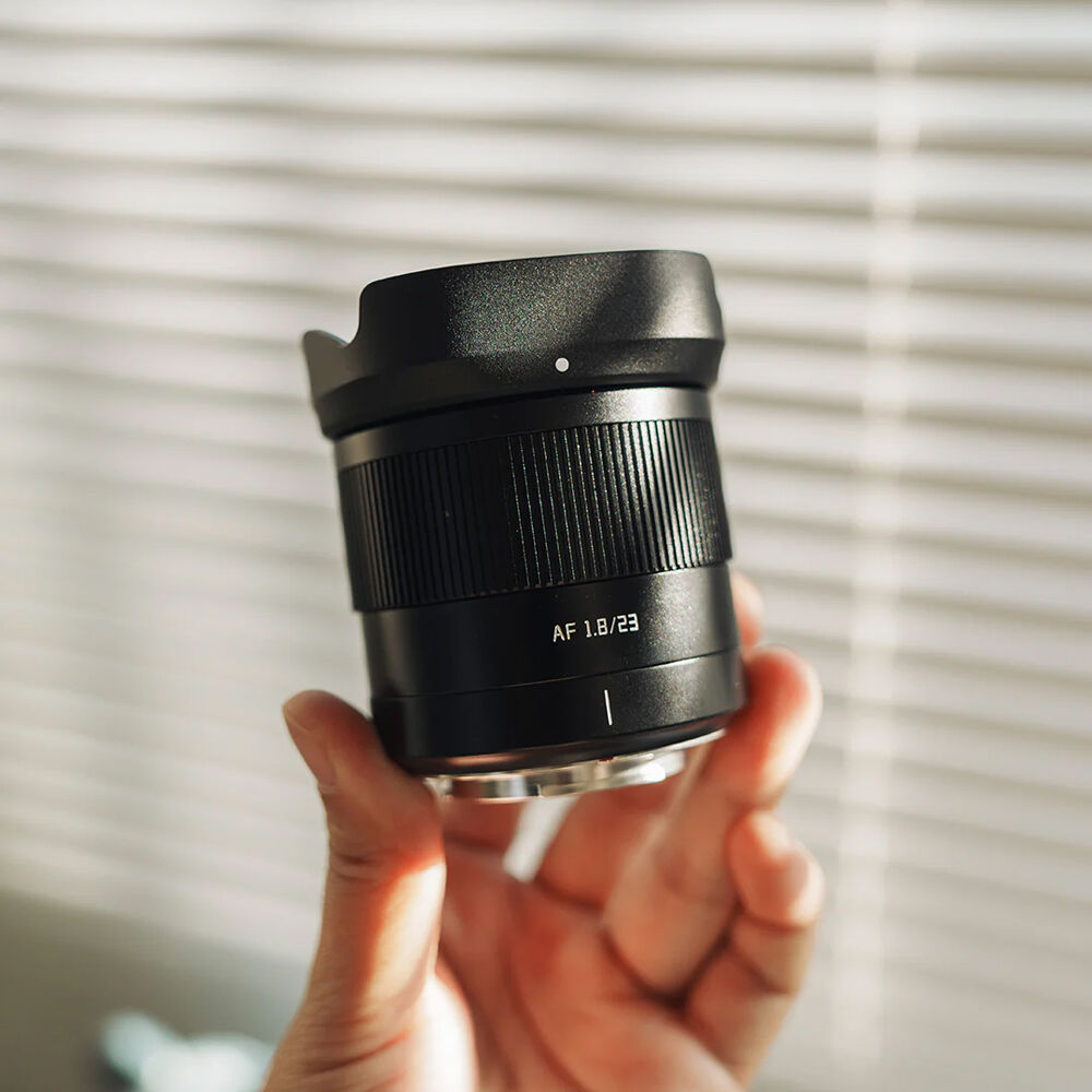 Lente TTArtisan AF 23mm f/1.8 (Negro) - vista trasera