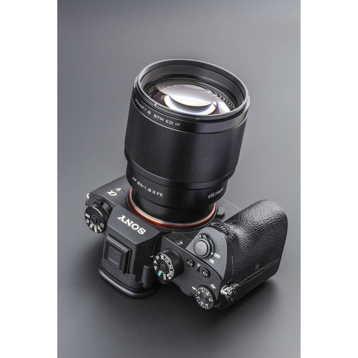 Lente Viltrox AF 85mm f/1.8 FE II - contenido de la caja