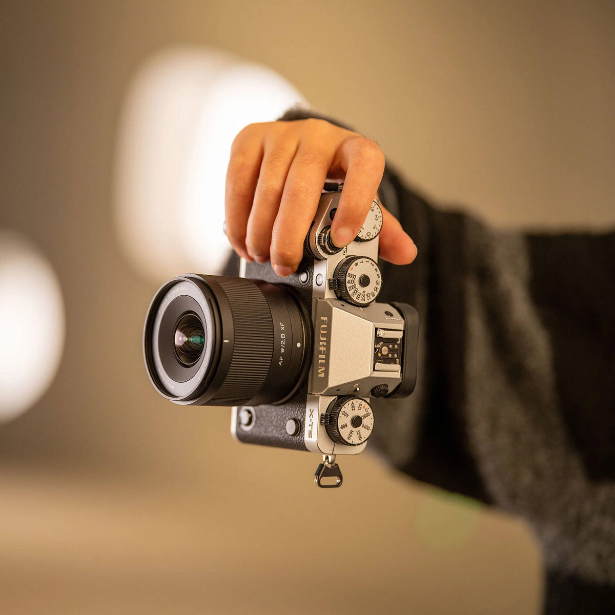 Lente Viltrox AF 9mm f/2.8 Air FX - contenido de la caja