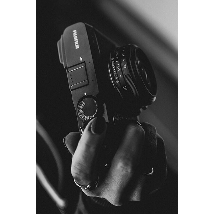 Lente Voigtlander 18mm f/2.8 Color-Skopar (Negro) - vista trasera