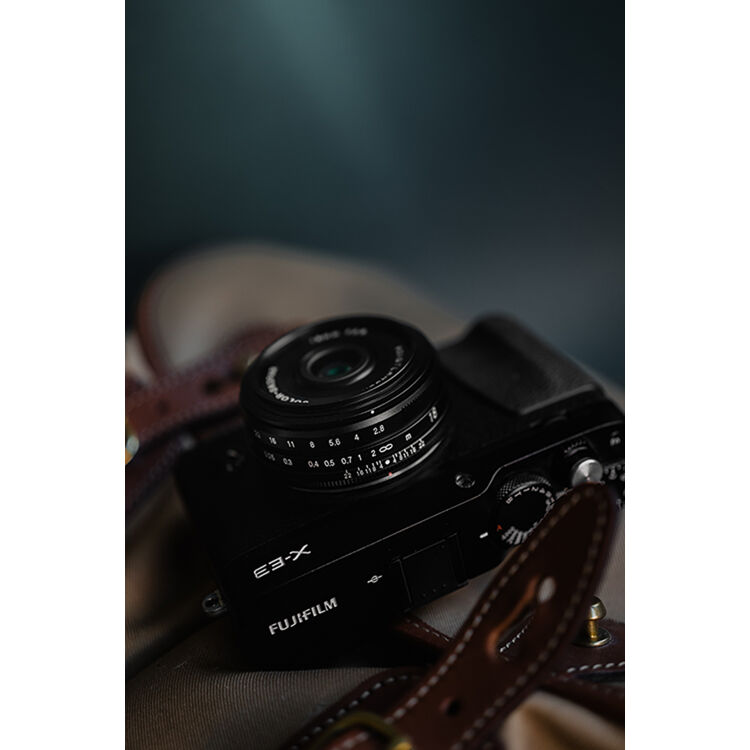 Lente Voigtlander 18mm f/2.8 Color-Skopar (Negro) - vista lateral