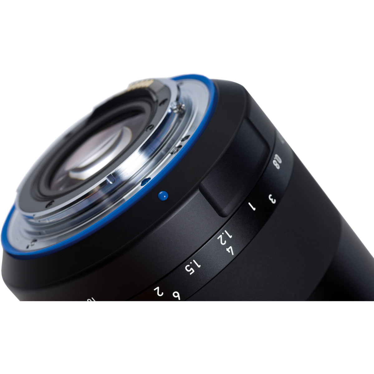 Lente Zeiss Milvus 21mm f/2.8 ZE - vista lateral
