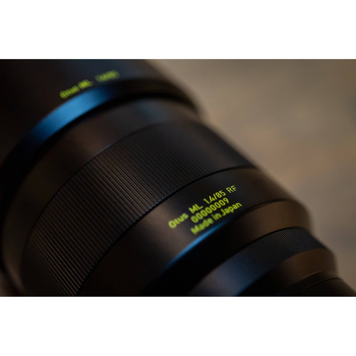 Lente Zeiss Otus ML 85mm f/1.4 - contenido de la caja