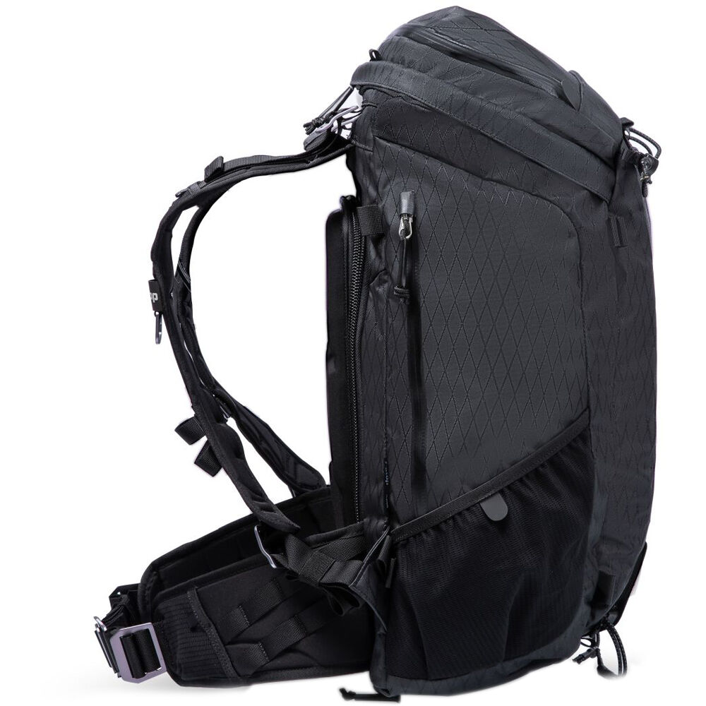 Mochila f-stop AJNA DuraDiamond 37L Travel & Adventure Photo (Anthracite Negro) - en uso