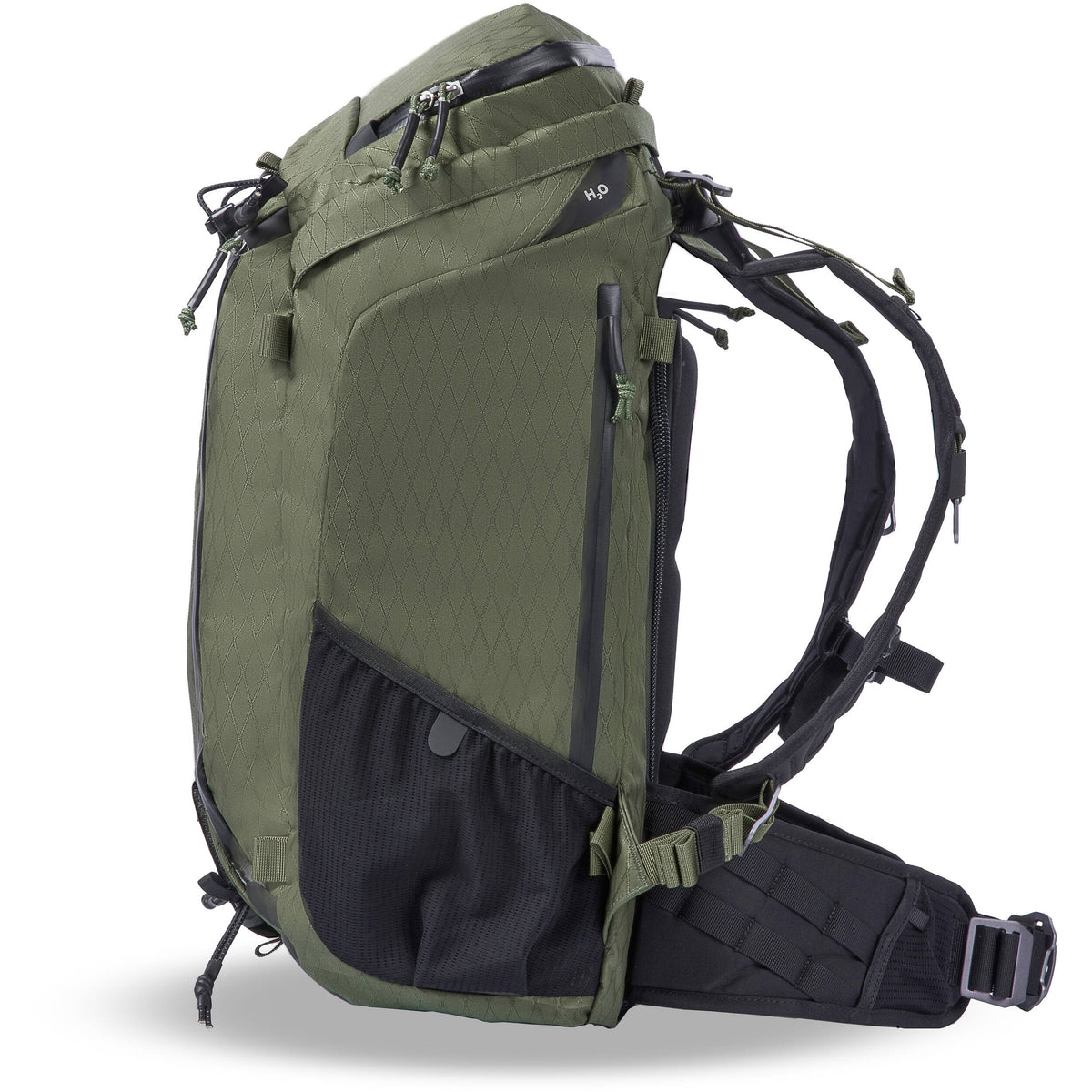 Mochila f-stop AJNA DuraDiamond Travel & Adventure (Cypress Verde, 37L) - en uso