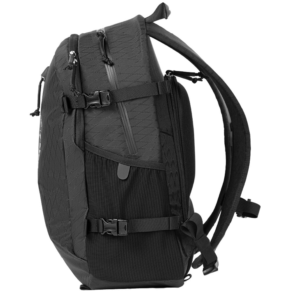 Mochila f-stop Guru AIR - puertos y conexiones