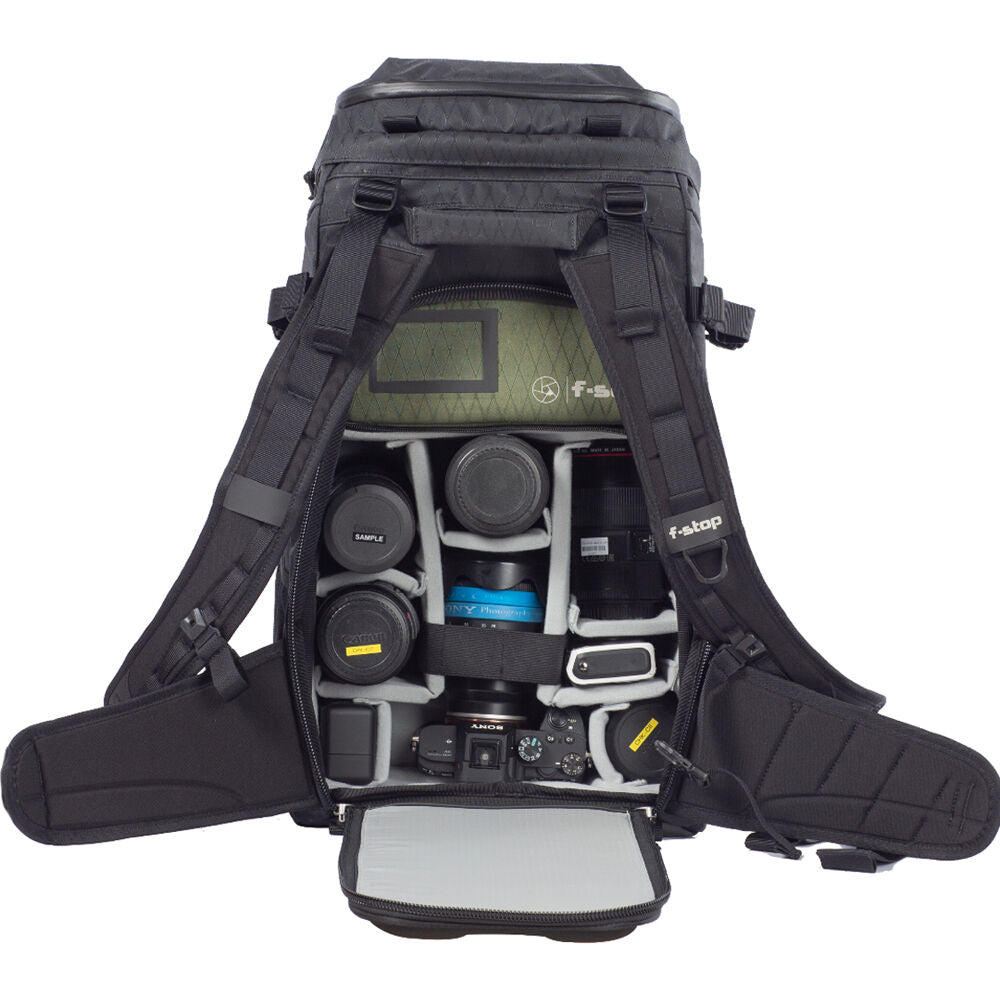 Mochila f-stop Lotus 4 CORE DuraDiamond con bajo Mediano inserto (Anthracite Negro, 28L) - puertos y conexiones