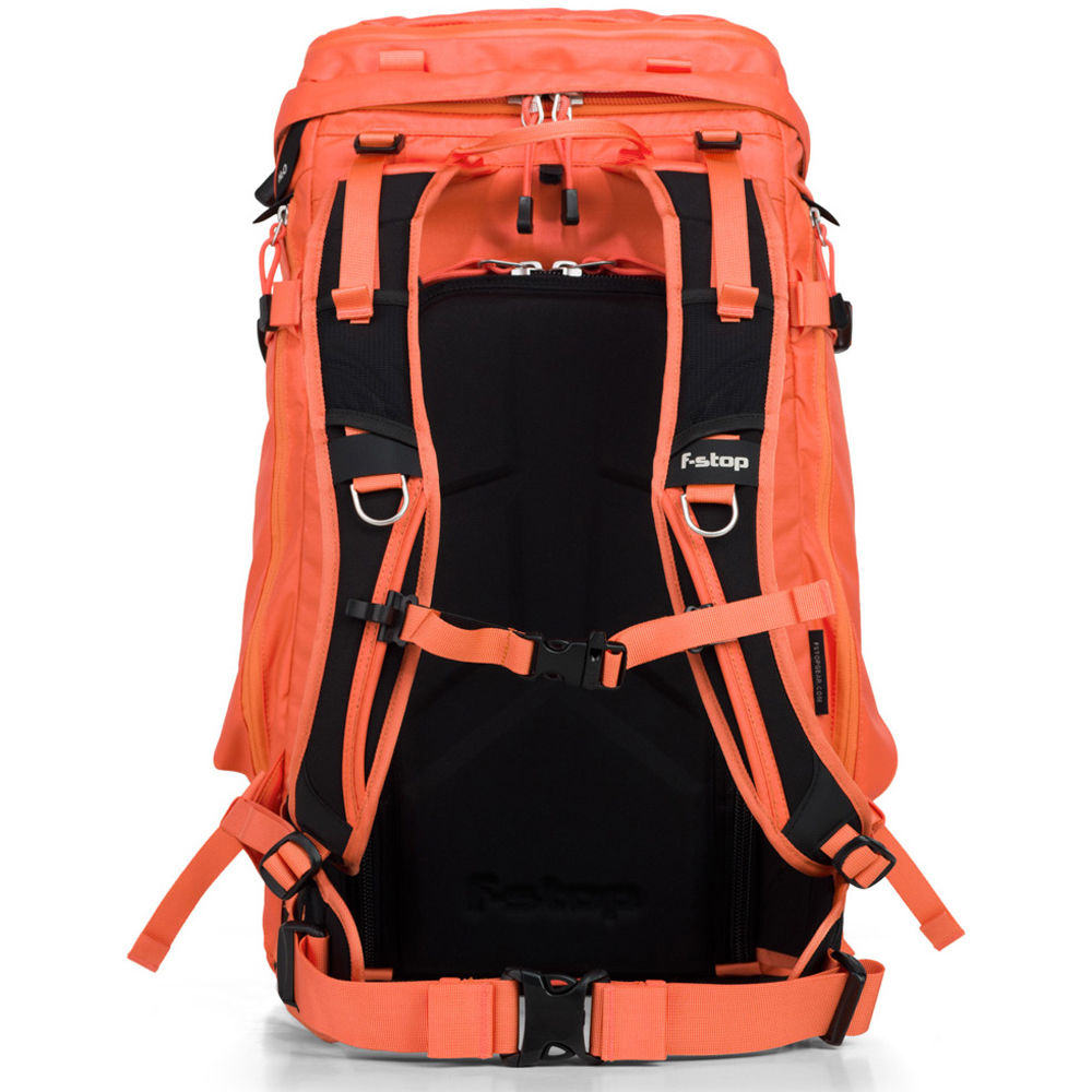 Mochila f-stop Mountain Series Lotus (Anthracite/Matte Negro, 32L) - puertos y conexiones