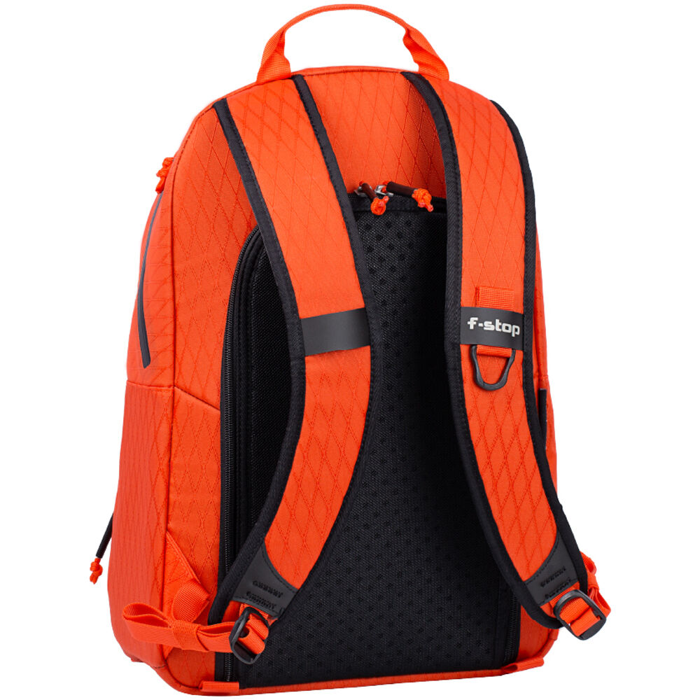 Mochila f-stop Rju Air (Rojo Magma, 18L) - puertos y conexiones