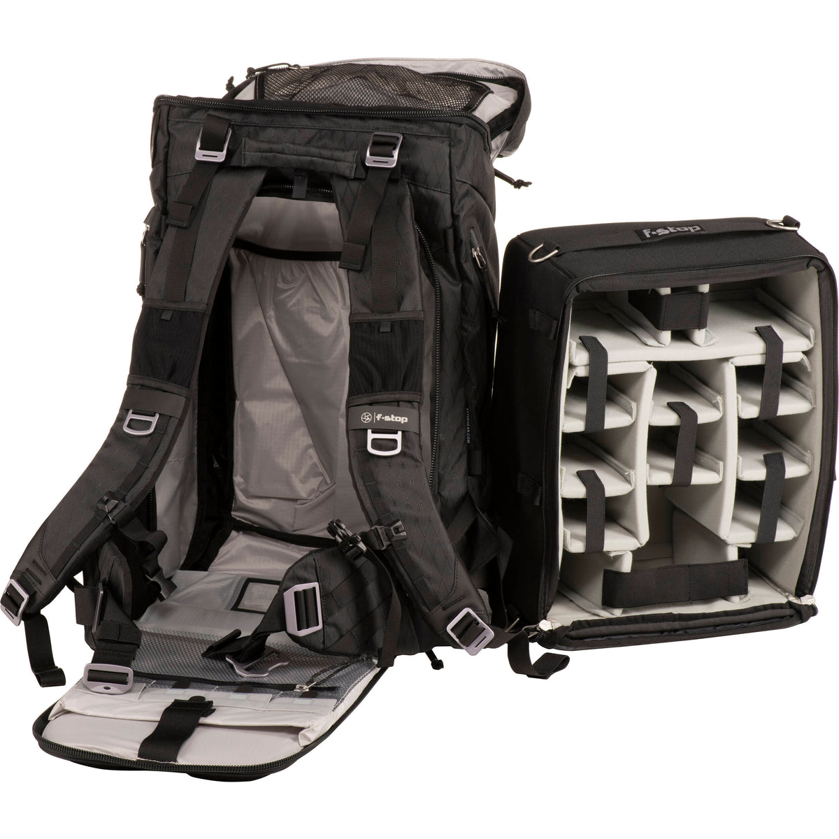 Mochila f-stop TILOPA 50L DuraDiamond Travel & Adventure Bundle (Negro Anthracite) - en uso