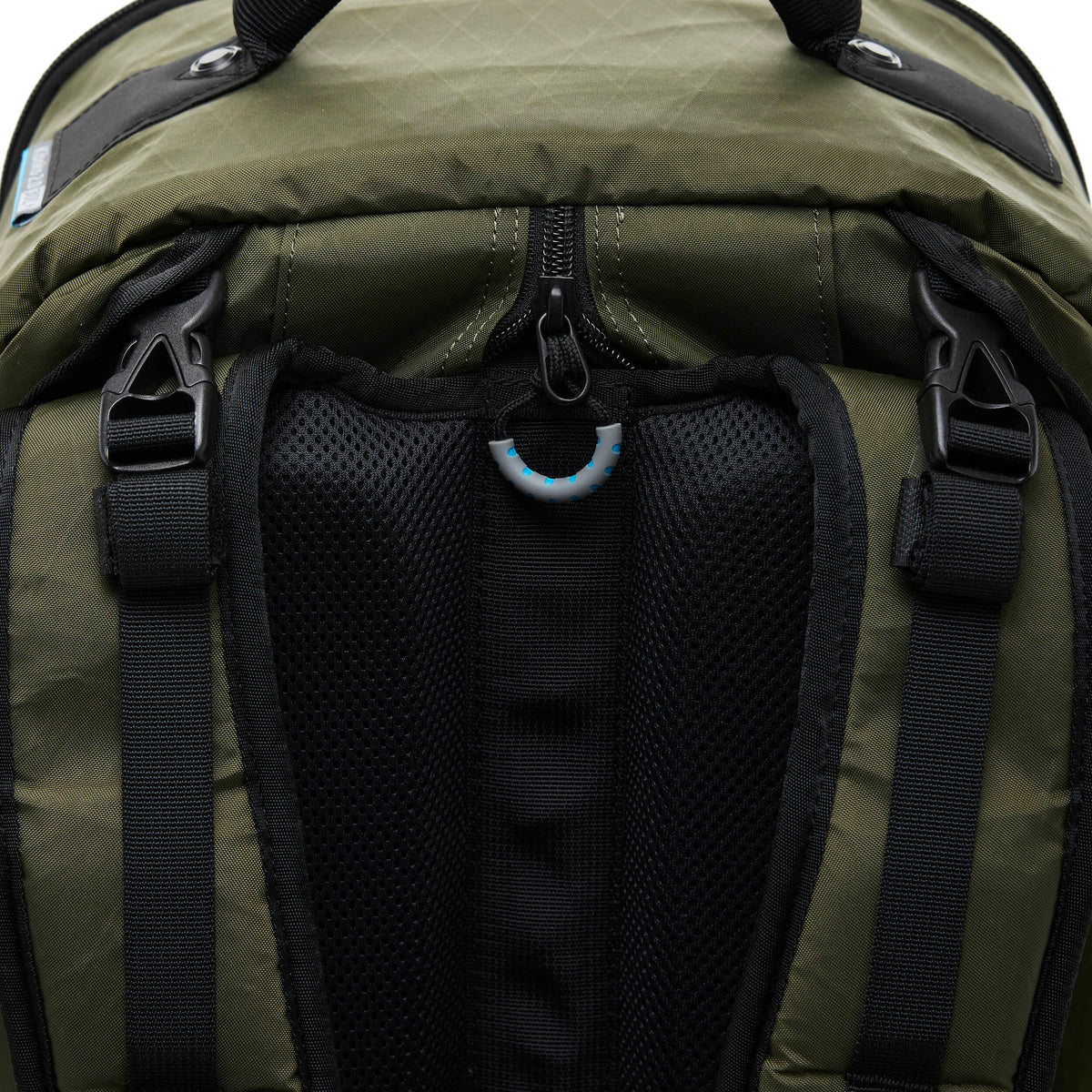 Mochila Gura Gear Kiboko 2.0 (Forest Verde, 30L+) - en uso
