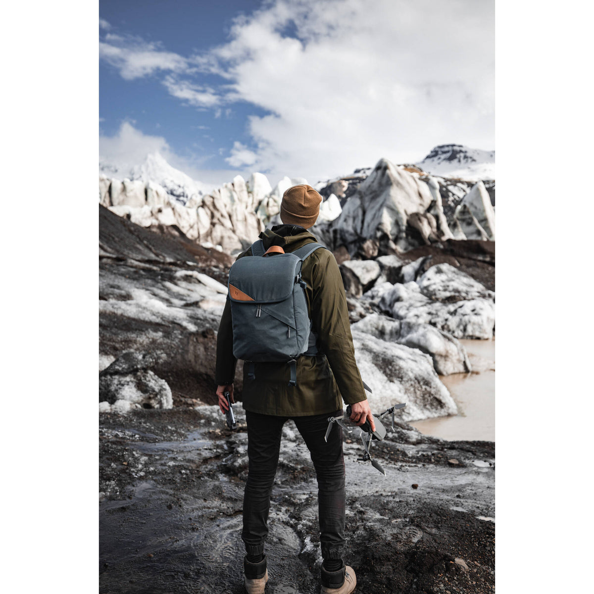 Mochila Holdland Original (Graphite, 28L) - contenido de la caja