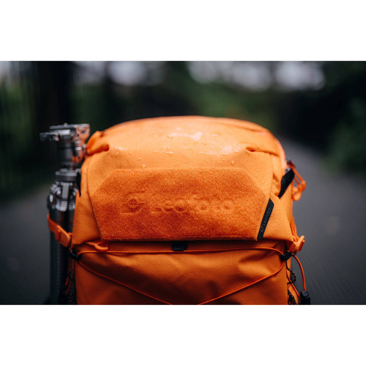 Mochila Leofoto todo en uno de viaje (Naranja, 35L) - detalle